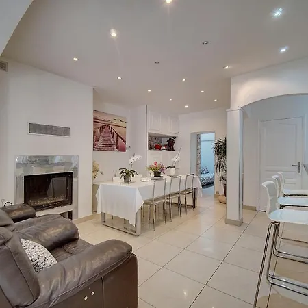 Avec Piscine, 5 Chambres, 4 Parkings V5b10 Villa *