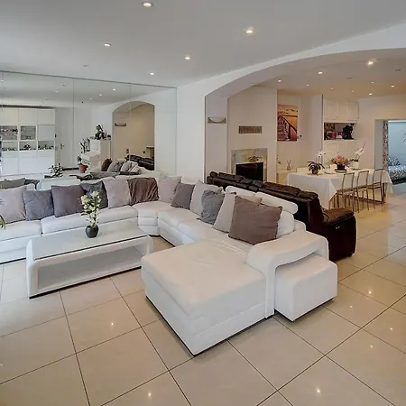 Avec Piscine, 5 Chambres, 4 Parkings V5b10 Villa *