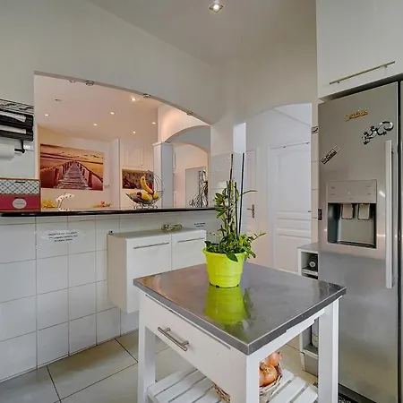 Avec Piscine, 5 Chambres, 4 Parkings V5b10 Villa Cannes