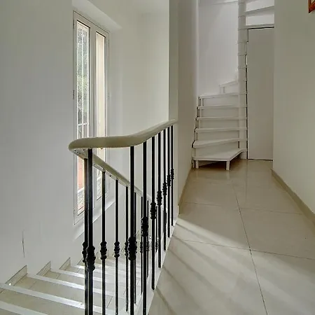 Villa Avec Piscine, 5 Chambres, 4 Parkings V5b10 *