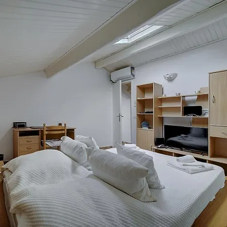别墅 Avec Piscine, 5 Chambres, 4 Parkings V5b10 *