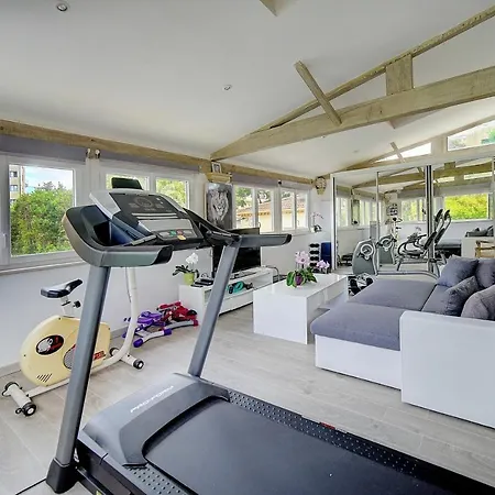 Avec Piscine, 5 Chambres, 4 Parkings V5b10 * Cannes