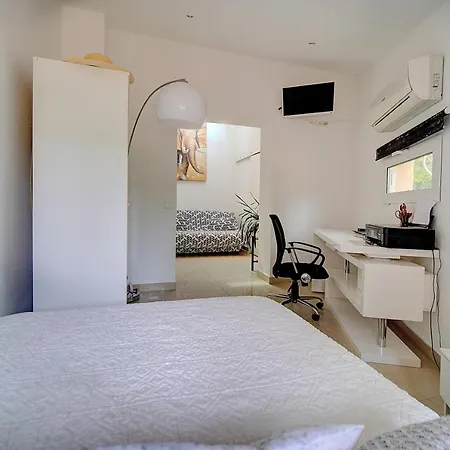 Avec Piscine, 5 Chambres, 4 Parkings V5b10 Villa *