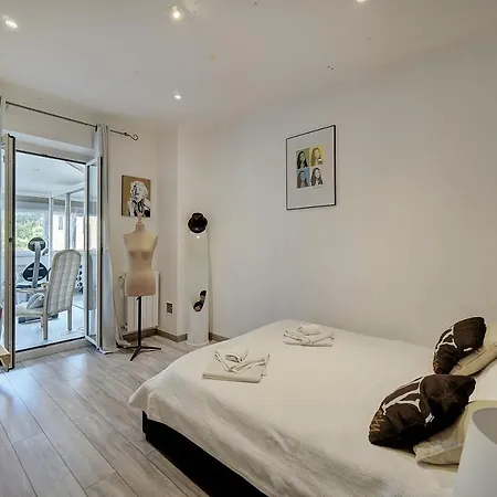 Villa Avec Piscine, 5 Chambres, 4 Parkings V5b10 *