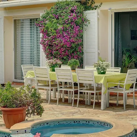 Villa Avec Piscine, 5 Chambres, 4 Parkings V5b10 *